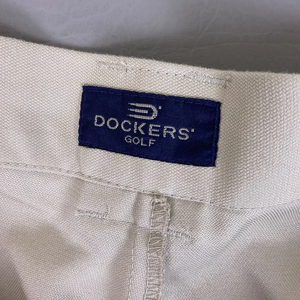 Dockers Golf Shorts Men's 42 Khaki Pleated Front Modern Comfort Beige New *Wear*